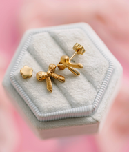 Load image into Gallery viewer, Classic Gold Bow Flat Screw Back Earrings
