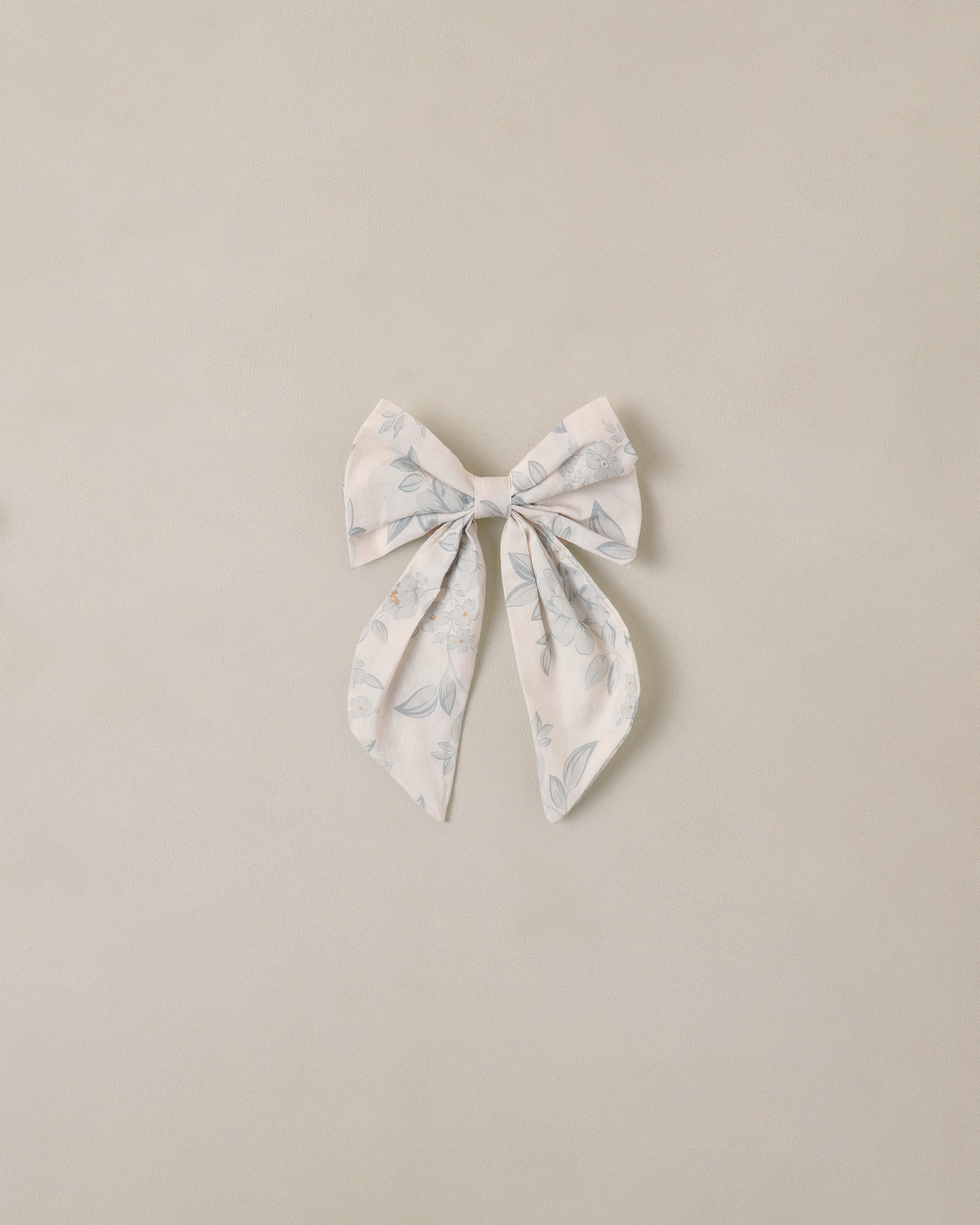 Everly Bow Mist in English Rose by Noralee, featuring a soft ivory bow and elegant floral design.