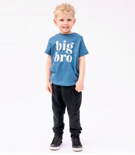 Sweet Wink Big Bro Sibling T-shirt, gray cotton tee with "Big Bro" text for brothers, casual and comfortable fit.